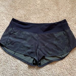 Lululemon Speed Up Low-Rise short 2.5” size 8